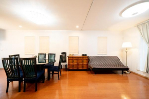 Shinokubo guest house , near shinjuku 100 square meters, 4 bedrooms, 1 living room 1kitchen 2toilet 1bathroom washmachine